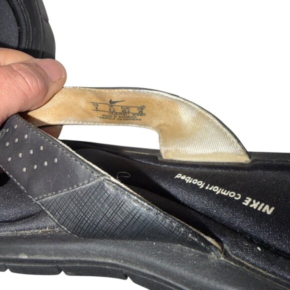 (25150) Nike Women's Black Flip Flops Comfort Foot Bed Size 9 - Picture 2 of 4